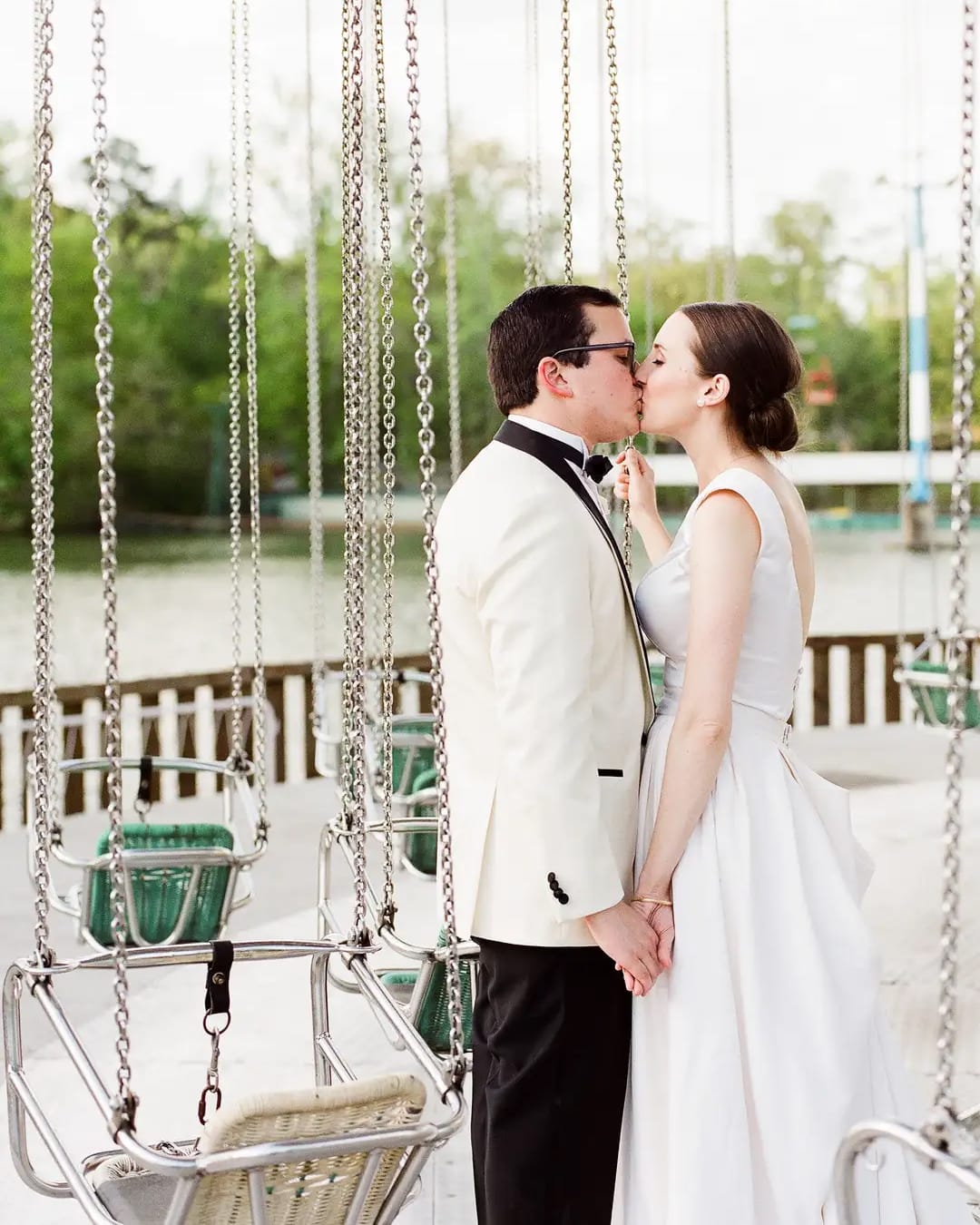 La boda de Taylor y Andrew en un parque de atracciones familiar