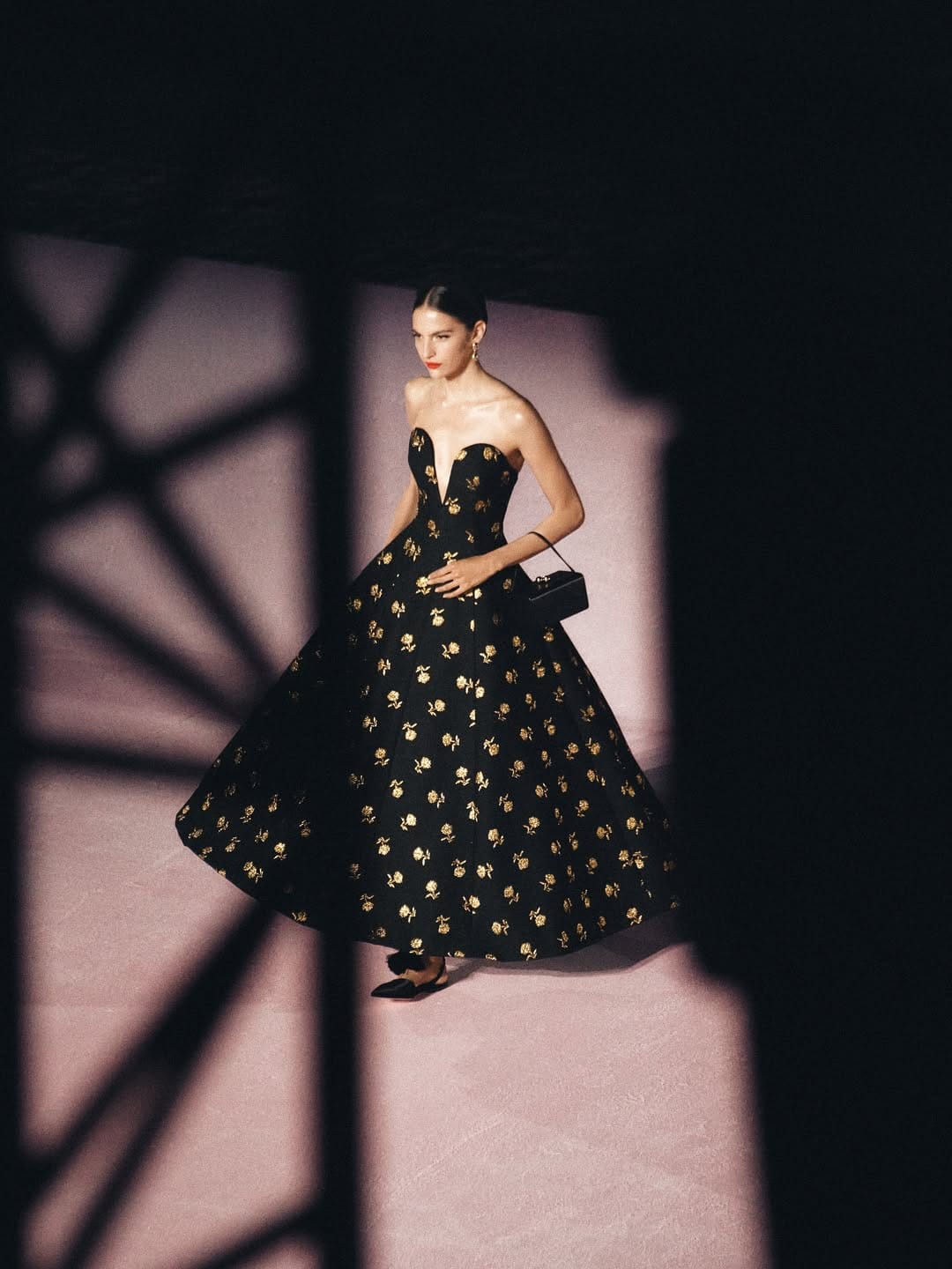 Carolina Herrera transforma la cultura madrileña en inspiración para la moda global