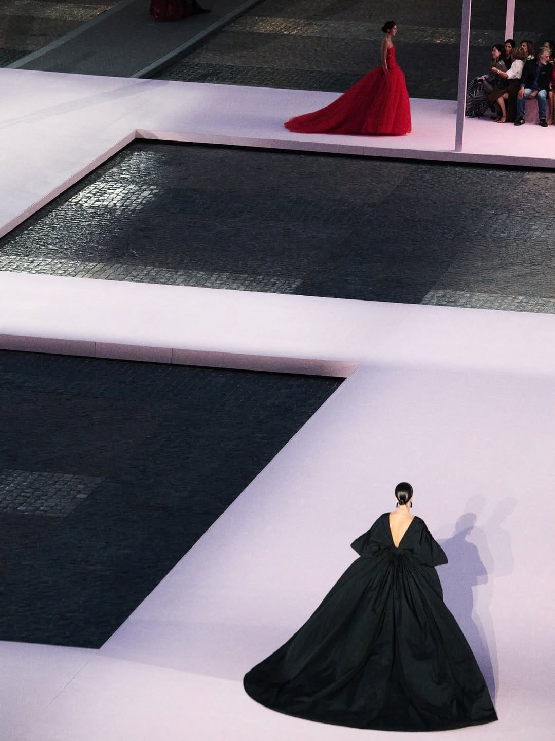 Carolina Herrera transforma la cultura madrileña en inspiración para la moda global